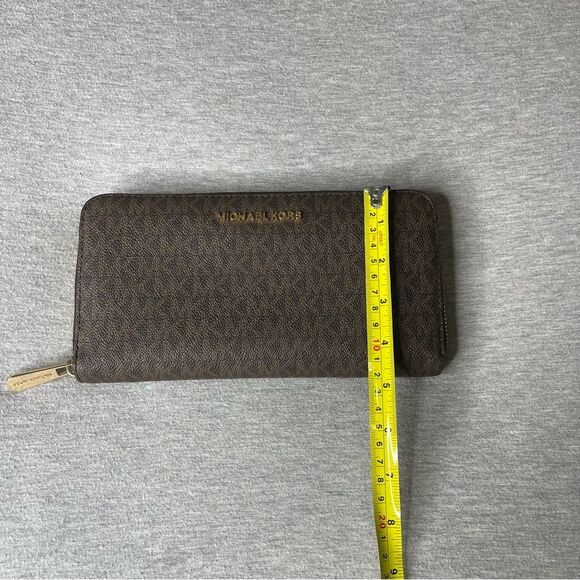 Michael Kors Signature Jet Set Continental Leather Zip Wallet - Picture 5 of 12